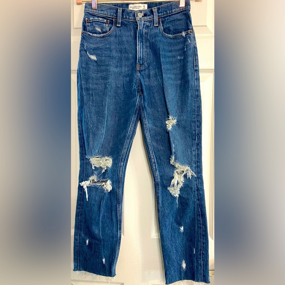Abercrombie Women’s Ultra High Rise Mom Jean Size 26 (2R)